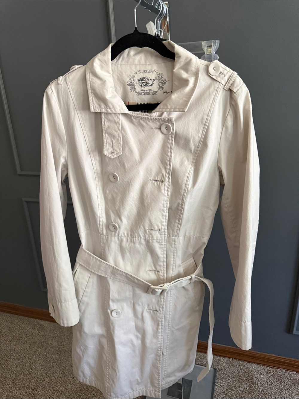 Benny fish cream jacket with plaid lining size XL